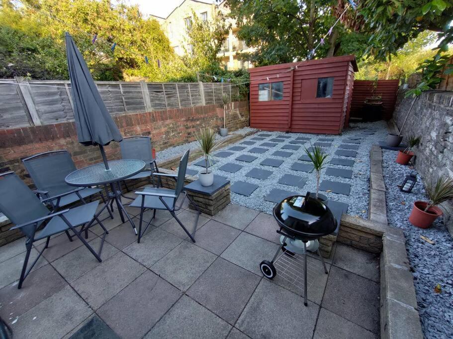 Vakantiehuis Edwardian 4 Bedrooms With 4 Bathrooms Townhouse, Next To Underground, Accommodates 10 People Londen