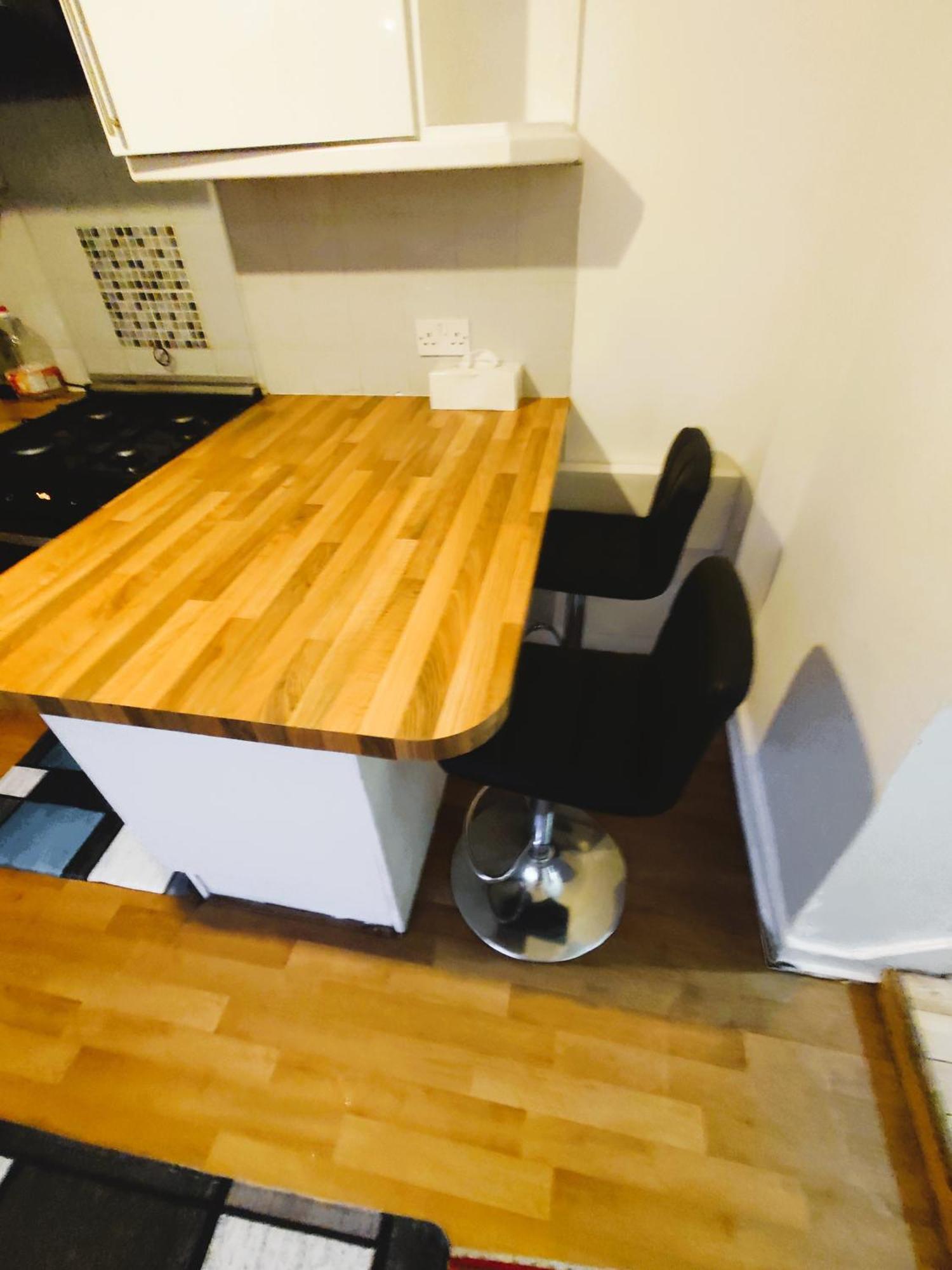 Vakantiehuis Edwardian 4 Bedrooms With 4 Bathrooms Townhouse, Next To Underground, Accommodates 10 People Londen